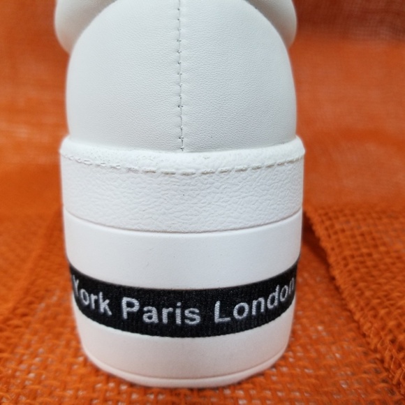 New Womens Lace Up Round Toe Platform Sneakers - Picture 6 of 8